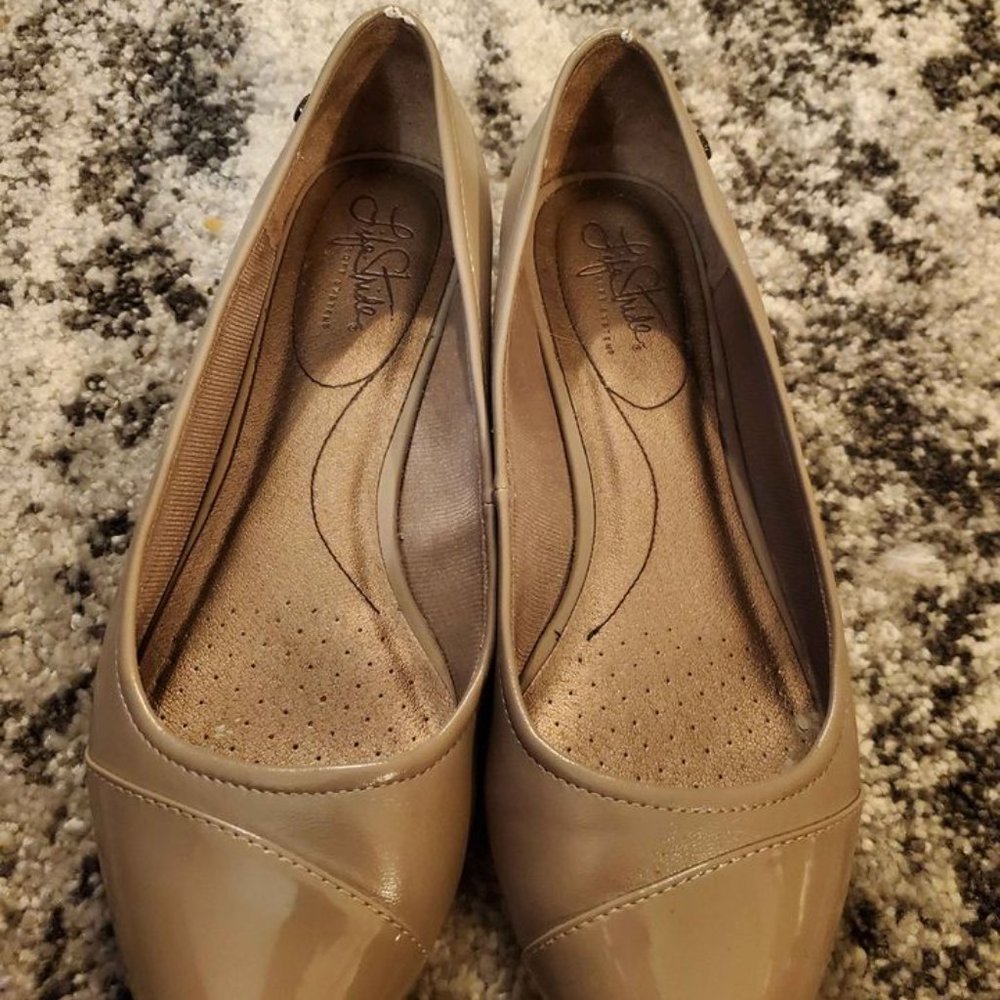 Nude Flats - Picture 3 of 4